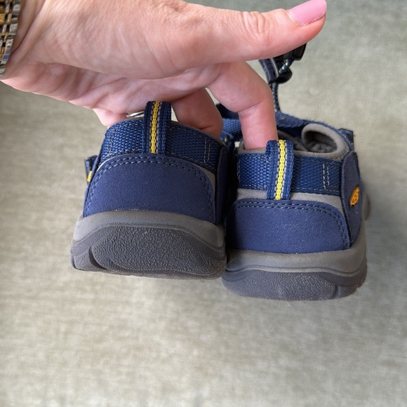 Keen Kids Newport Blue Hiking Water Flat Slip On Sandal Shoe Sz Big Kids 2 - Picture 6 of 8